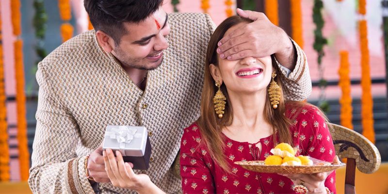 Top 10 Raksha Bandhan Gifts to Brighten Up Your Rakhi Celebrations