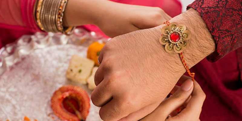 List 5 ways to pamper your brother on this Raksha Bandhan