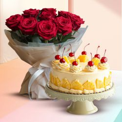 Toothsome Pineapple Cake with Roses Bouquet