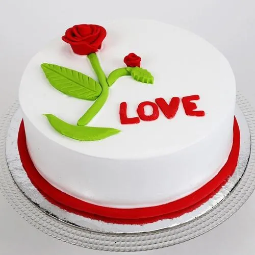 Mouth-Watering Rose Day Cake in Vanilla Flavor