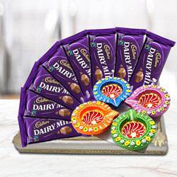 Enjoyable Festive Treats Combo with Good Wishes Enjoyable Festive Treats Combo with Good Wishes