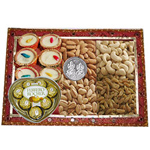 Awe-Inspiring Gift Hamper of Diwali Feast Awe-Inspiring Gift Hamper of Diwali Feast