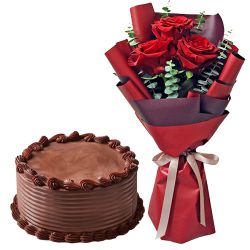Gorgeous 3 Red Roses with 1/2 Kg Chocolate Cake Gorgeous 3 Red Roses with 1/2 Kg Chocolate Cake