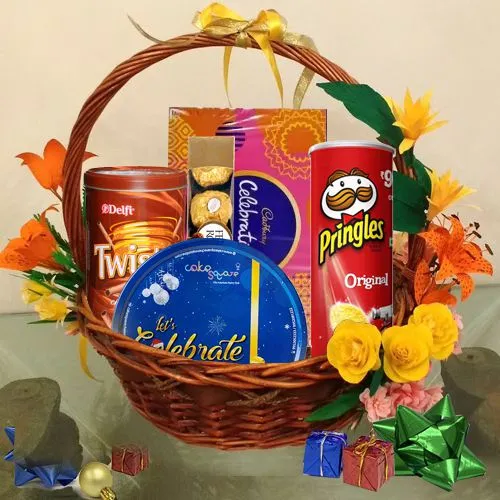 Ideal Gourmet Selection Treat Basket with Pringle Chips