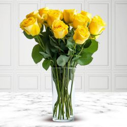 Send online 12 Yellow Roses in a Vase