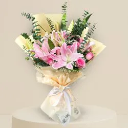 Charming Pink Roses  N  Lilies Bouquet