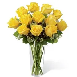 Send Online Yellow Roses in Glass Vase