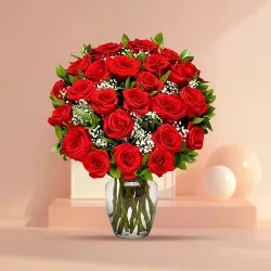 Send Red Roses in a Glass Vase to India Online