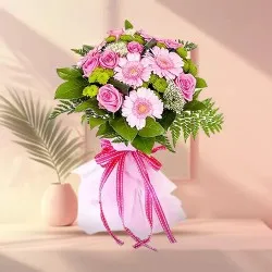 Send Online Special Arrangement of Gerberas n Roses