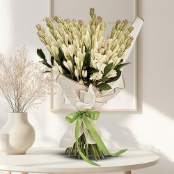 Aromatic Tissue Wrapped Rajnigandha Hand Bouquet