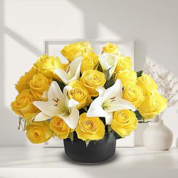Exquisite Fresh Flowers Arrangement of Roses n Anthodium