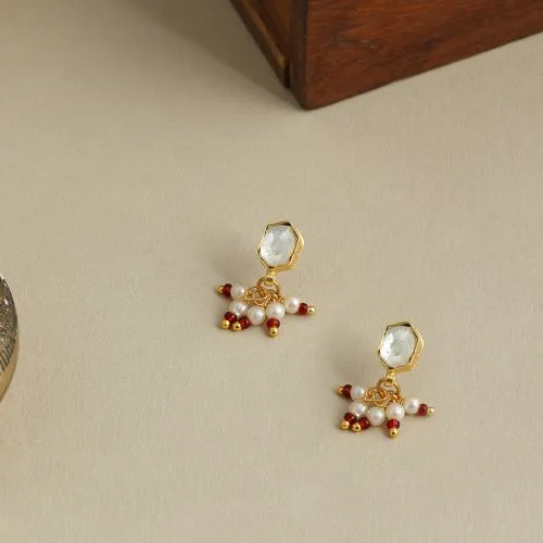 Sleek Gold Pearl Stud Drops