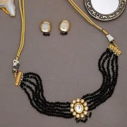 Stylish Black Kundan Choker n Stud Set