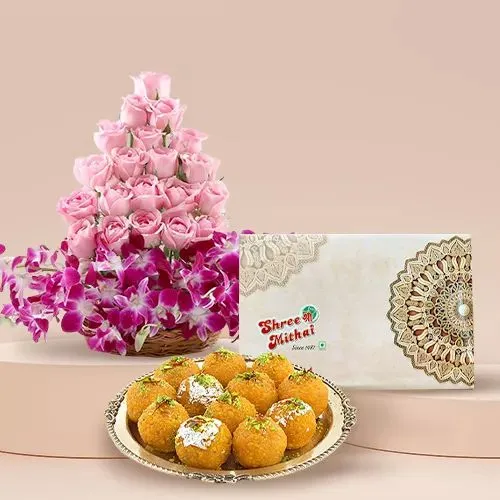 Elegant Flowers N Laddu Combo