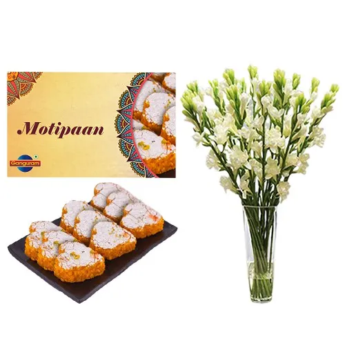 Motipaan from Ganguram with Rajnigandha Stems